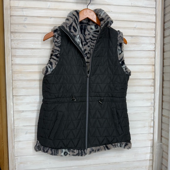 Reversible Leopard Print Faux Fur & Black Quilted Vest - Picture 6 of 8
